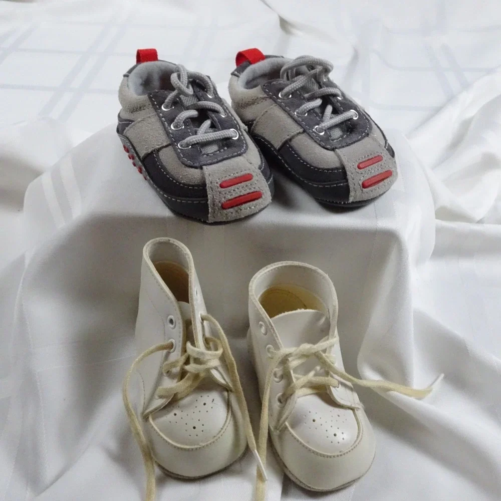 2 Sets Of Vintage Infant shoes. White pair and a Gray/Red pair.
